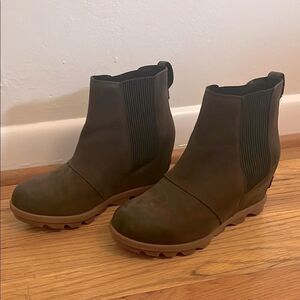 Sorel Joan of Arctic Brown Suede Ankle Chelsea pull on Booties size 6